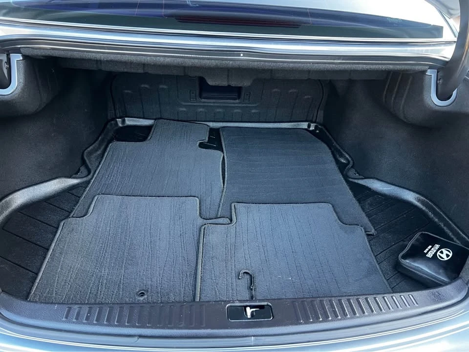 2014 Hyundai Genesis - Image 18 of 20