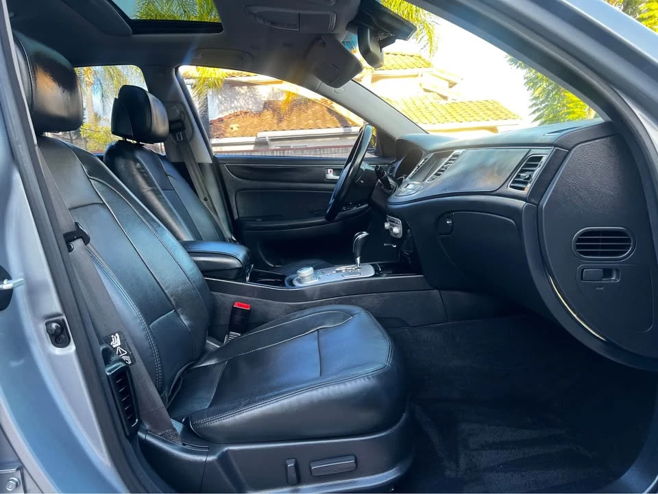 2014 Hyundai Genesis - Image 11 of 20