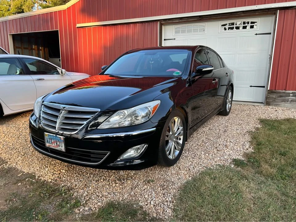 2014 Hyundai Genesis - Image 2 of 10