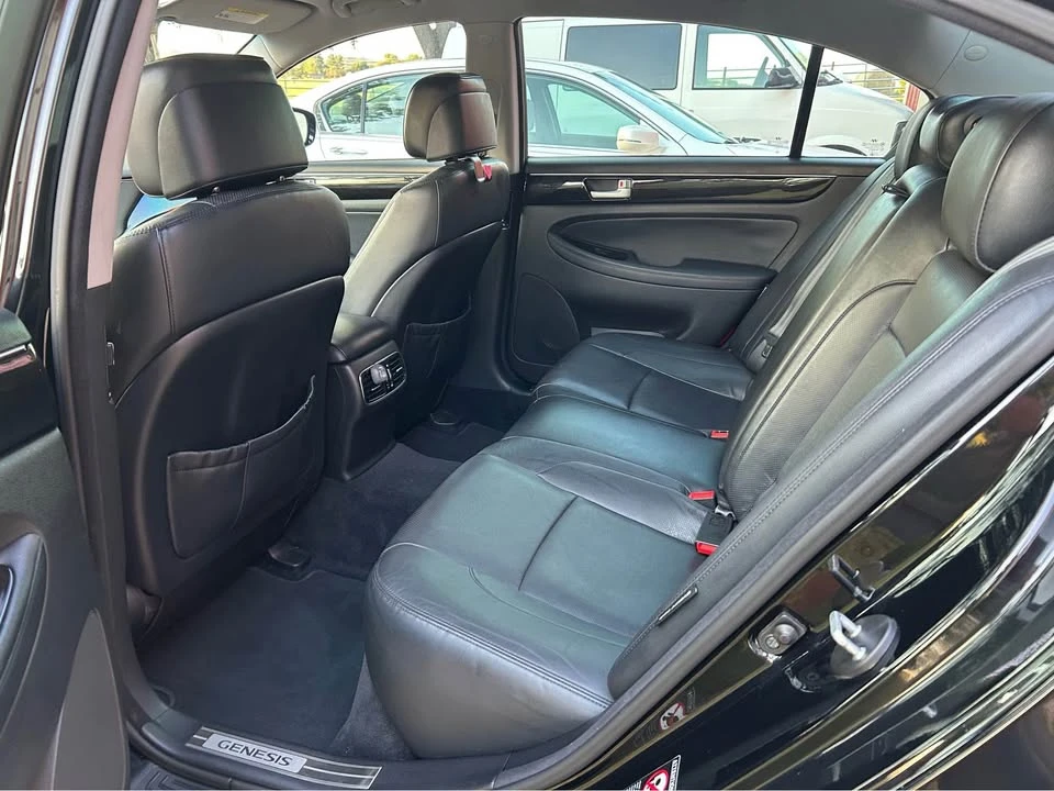2014 Hyundai Genesis - Image 9 of 10