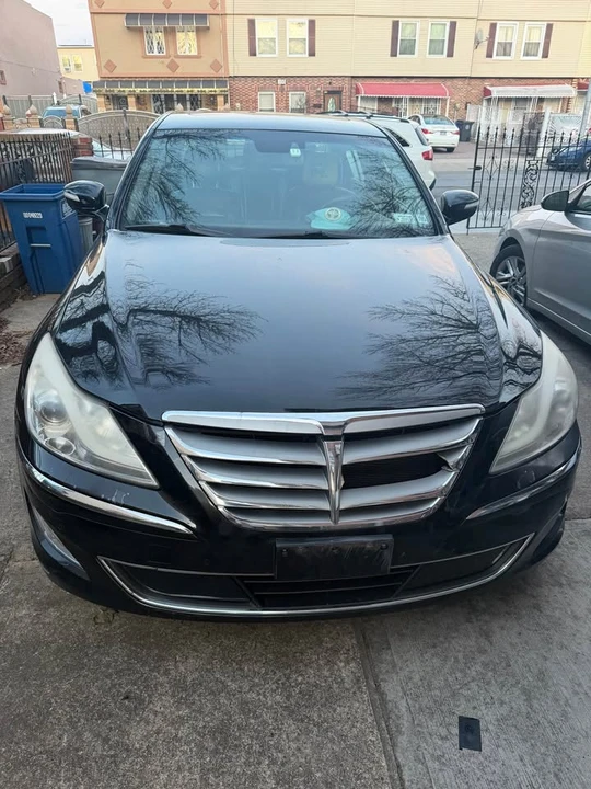 2014 Hyundai Genesis - Image 2 of 4