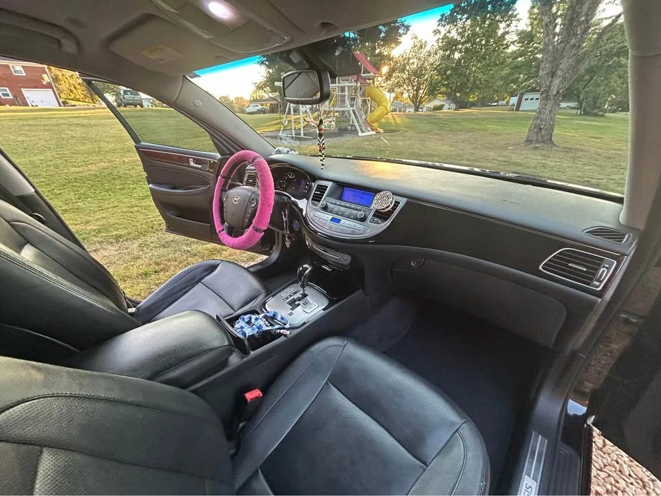 2014 Hyundai Genesis - Image 8 of 10