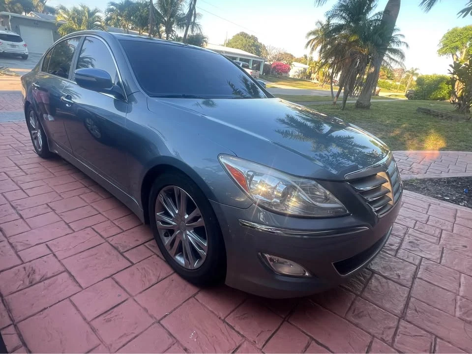 2014 Hyundai Genesis - Image 4 of 7
