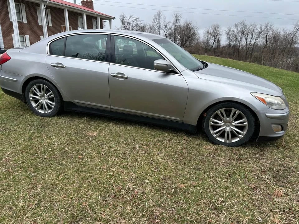 2014 Hyundai Genesis - Image 2 of 16