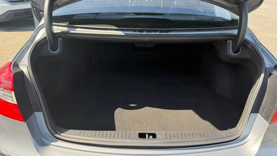 2014 Hyundai Genesis - Image 10 of 12