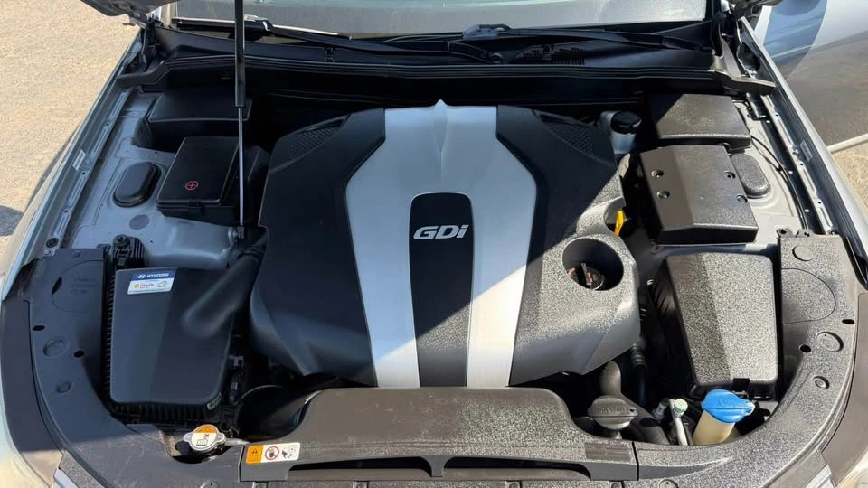 2014 Hyundai Genesis - Image 11 of 12