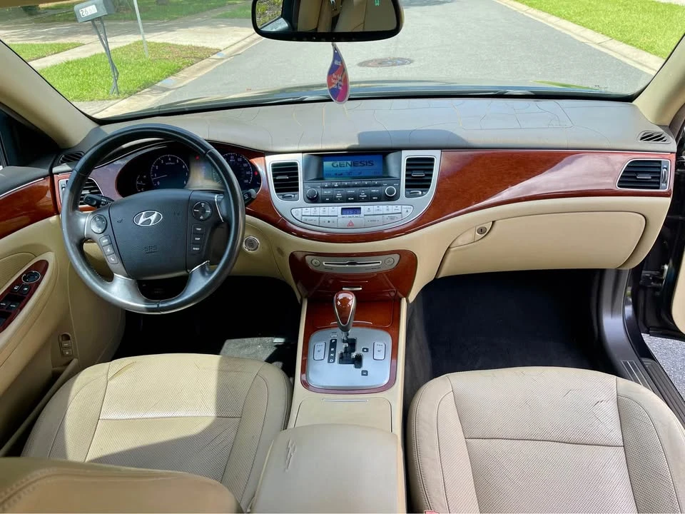 2014 Hyundai Genesis - Image 10 of 11