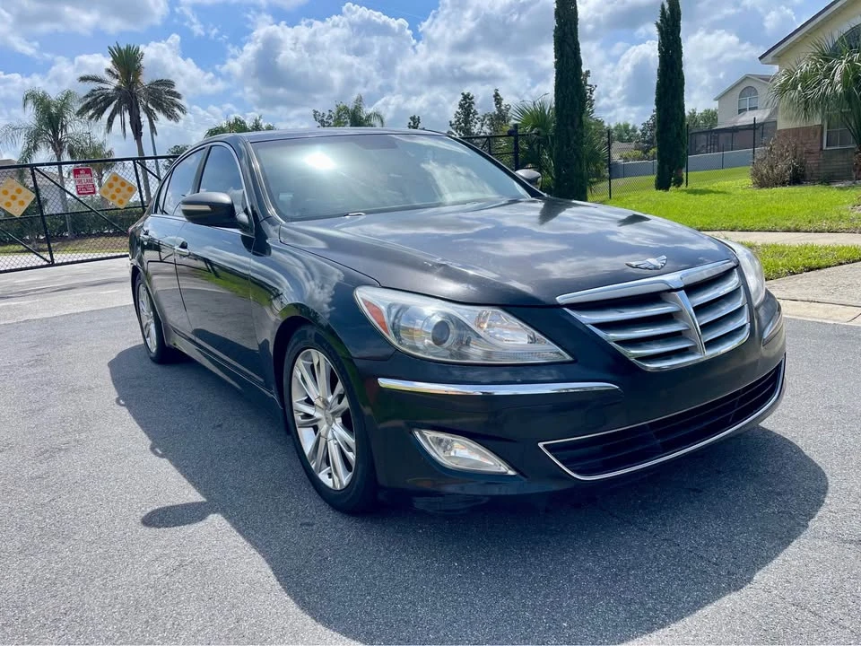 2014 Hyundai Genesis - Image 2 of 11