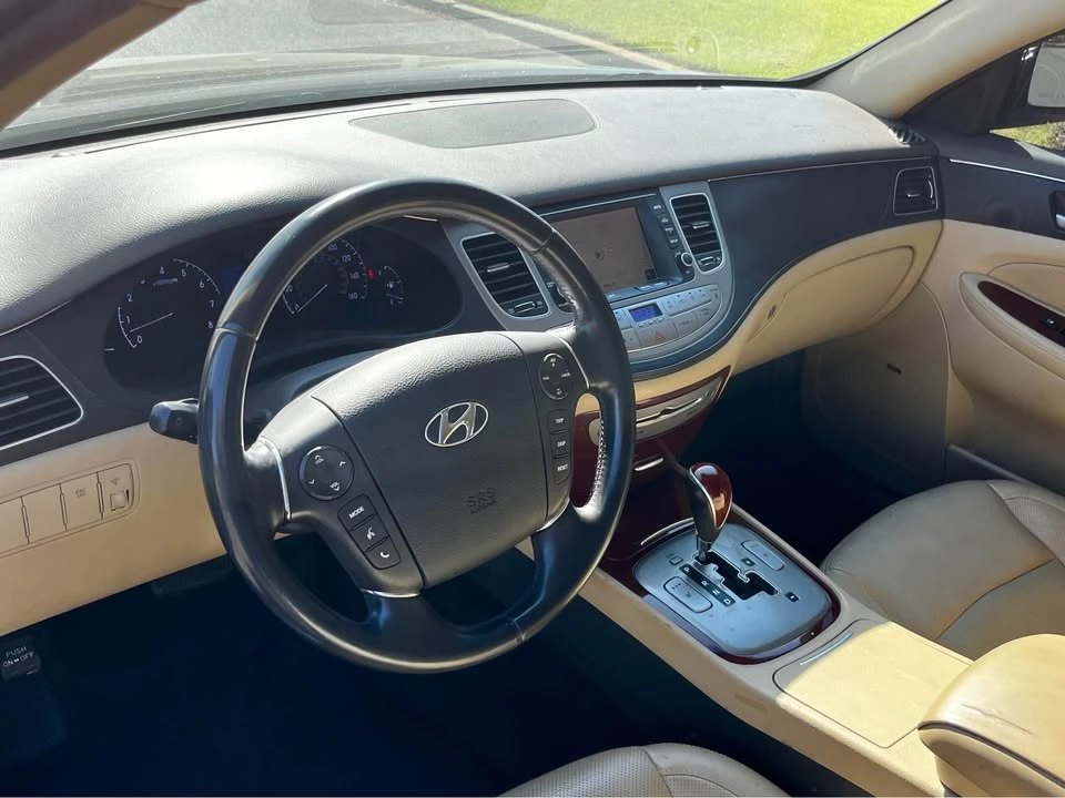 2014 Hyundai Genesis - Image 11 of 15