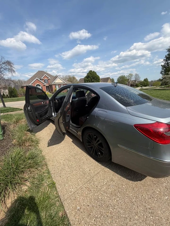 2014 Hyundai Genesis - Image 2 of 8