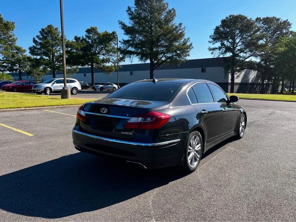 2014 Hyundai Genesis - Image 7 of 15