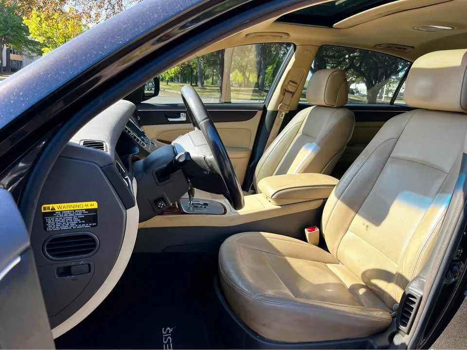 2014 Hyundai Genesis - Image 10 of 15