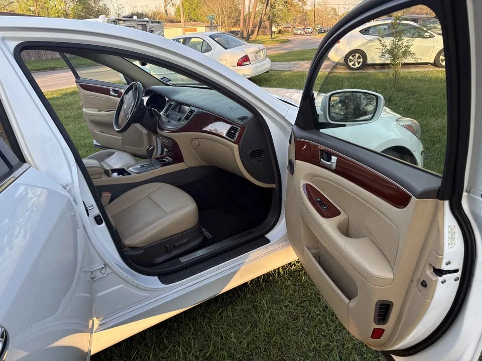 2014 Hyundai Genesis - Image 6 of 10