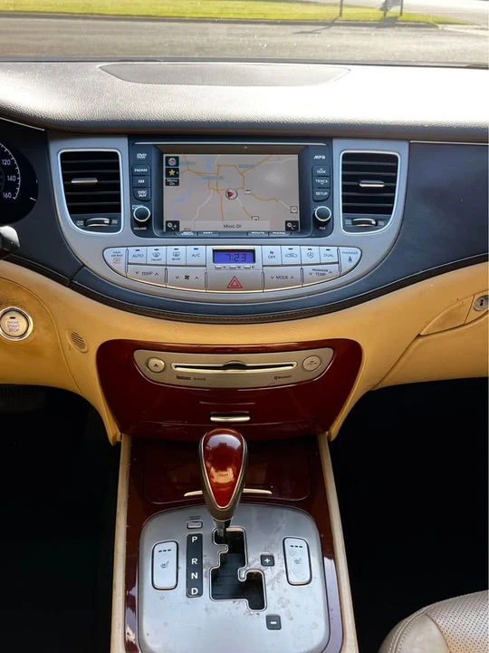 2014 Hyundai Genesis - Image 13 of 15