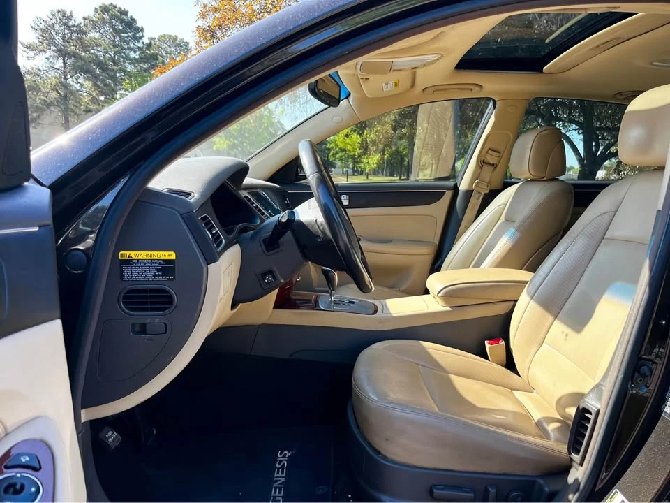 2014 Hyundai Genesis - Image 9 of 15