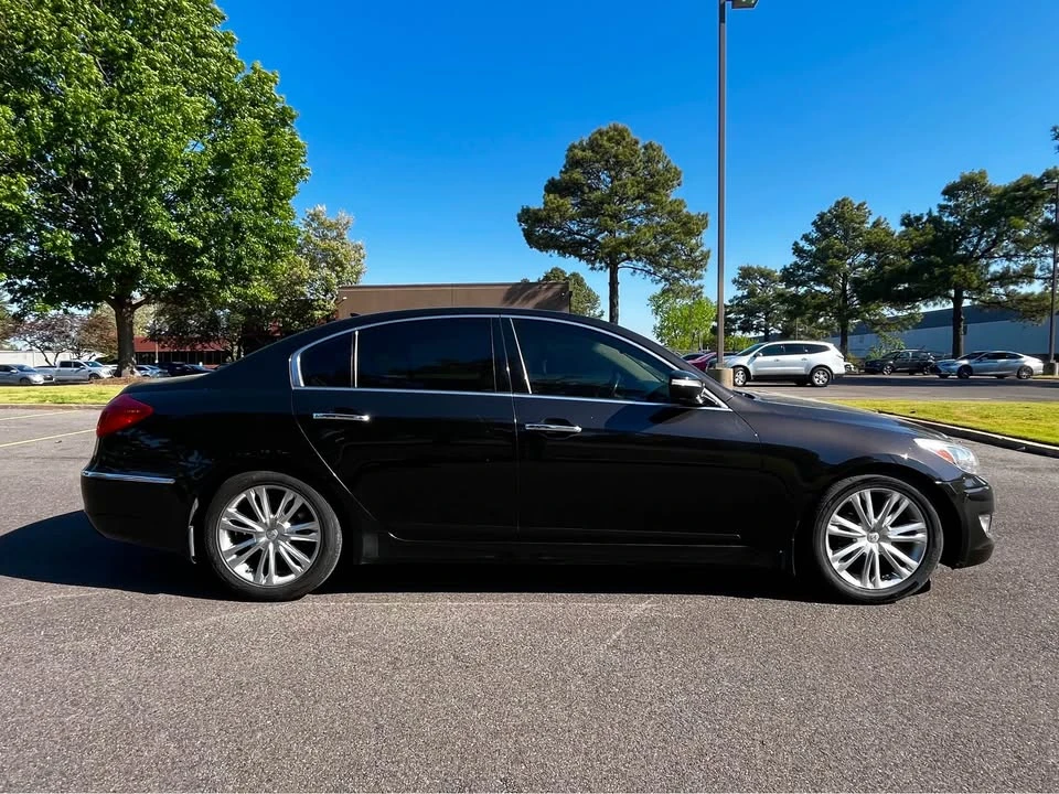 2014 Hyundai Genesis - Image 8 of 15