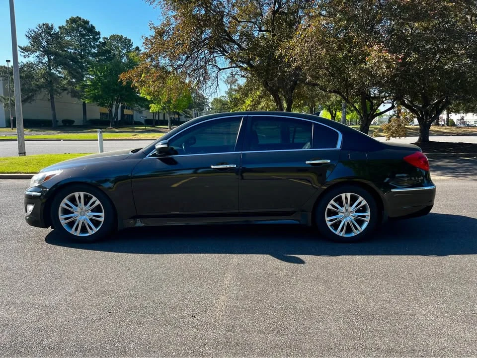2014 Hyundai Genesis - Image 4 of 15