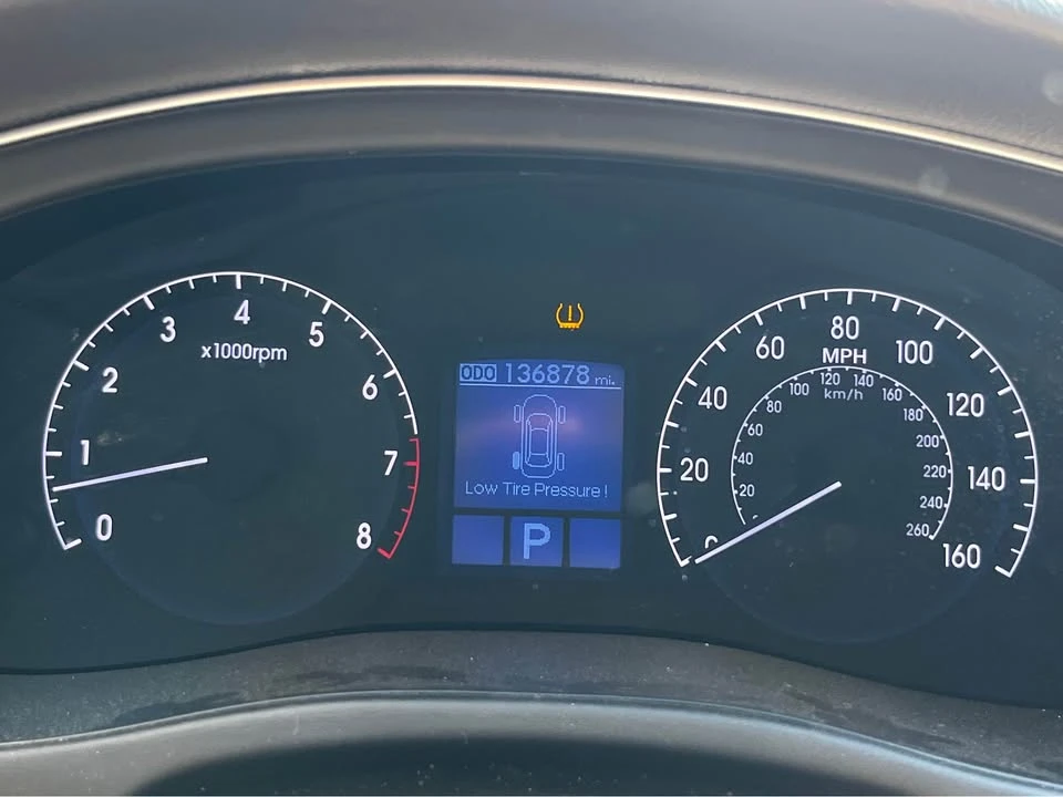 2014 Hyundai Genesis - Image 12 of 15