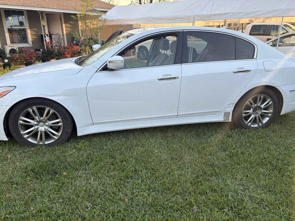 2014 Hyundai Genesis - Image 2 of 10