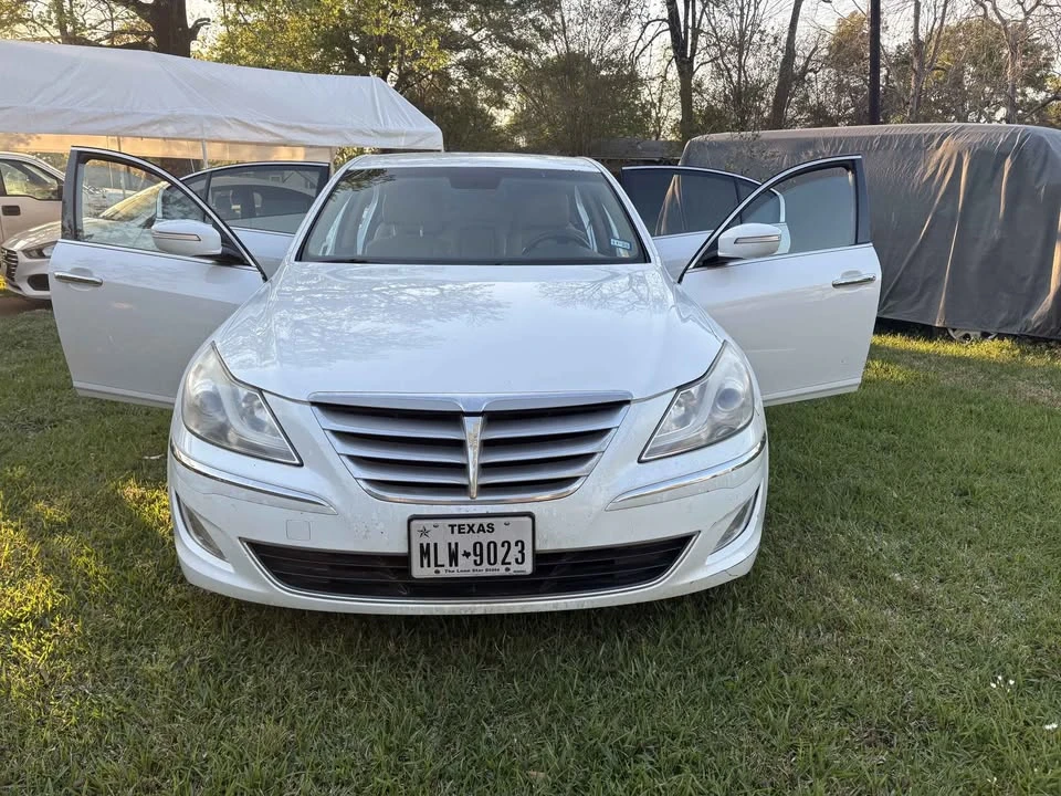 2014 Hyundai Genesis - Image 3 of 10