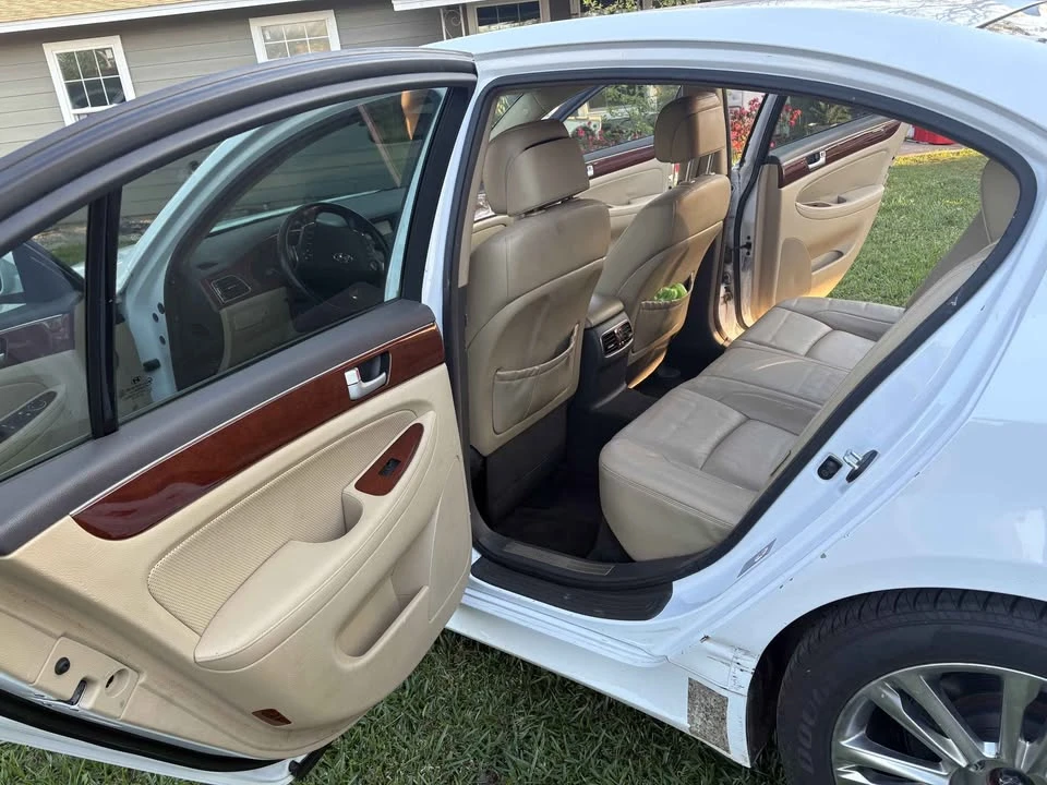 2014 Hyundai Genesis - Image 7 of 10