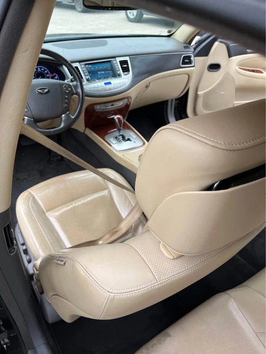 2014 Hyundai Genesis - Image 6 of 8