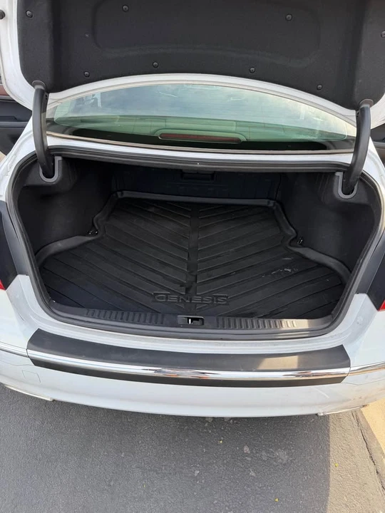 2014 Hyundai Genesis - Image 4 of 10