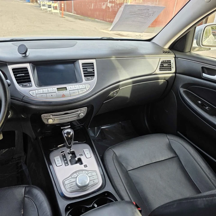 2014 Hyundai Genesis - Image 10 of 20