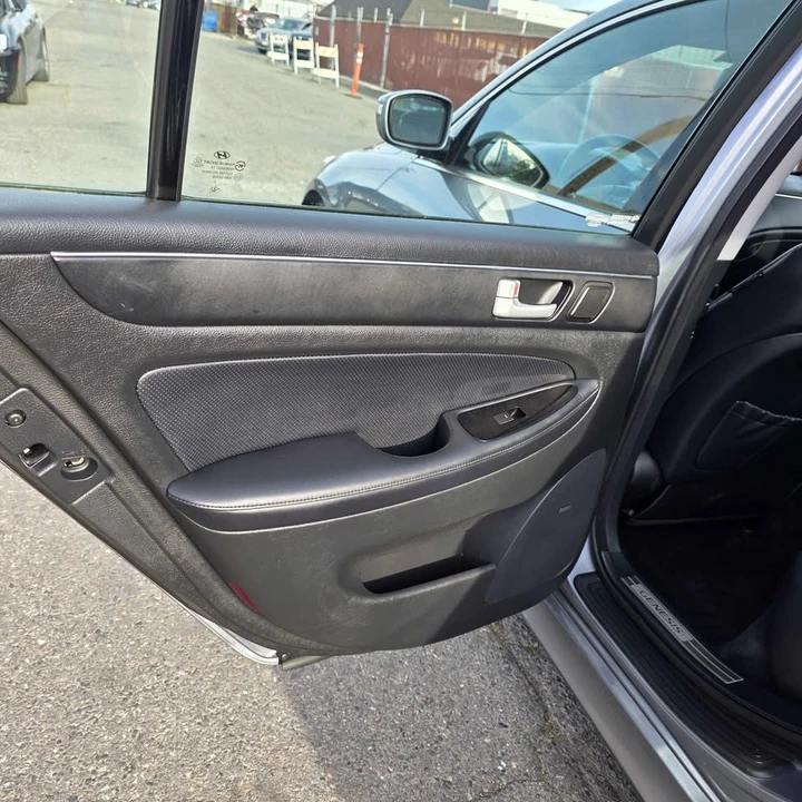 2014 Hyundai Genesis - Image 15 of 20
