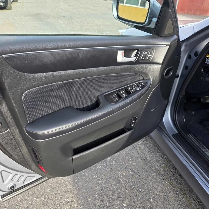 2014 Hyundai Genesis - Image 16 of 20