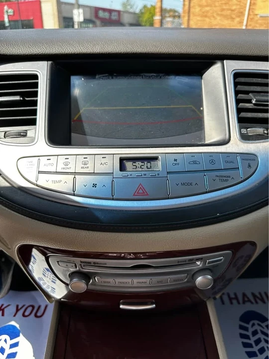 2014 Hyundai Genesis - Image 15 of 17