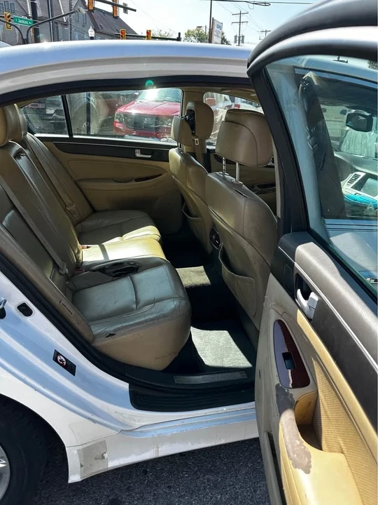 2014 Hyundai Genesis - Image 12 of 17
