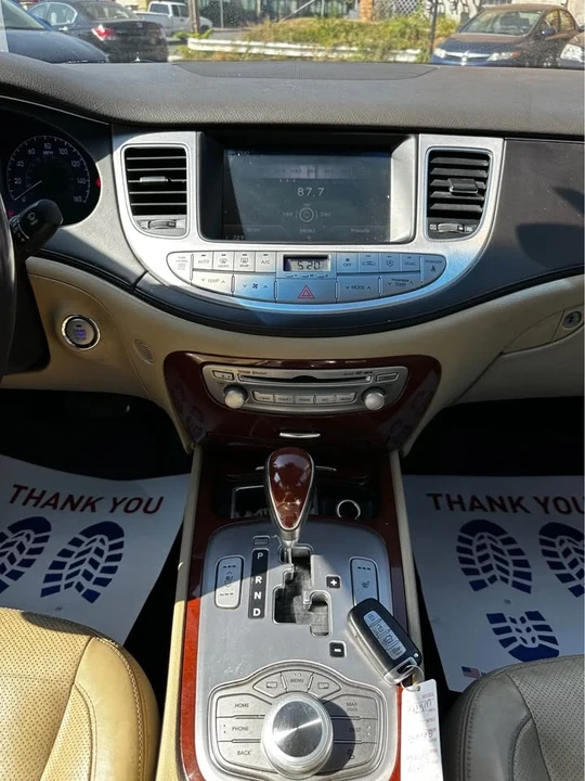 2014 Hyundai Genesis - Image 14 of 17