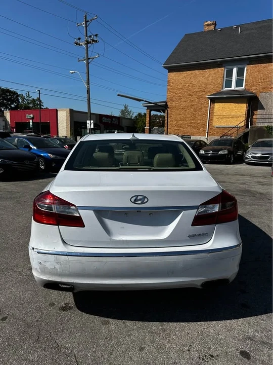 2014 Hyundai Genesis - Image 4 of 17