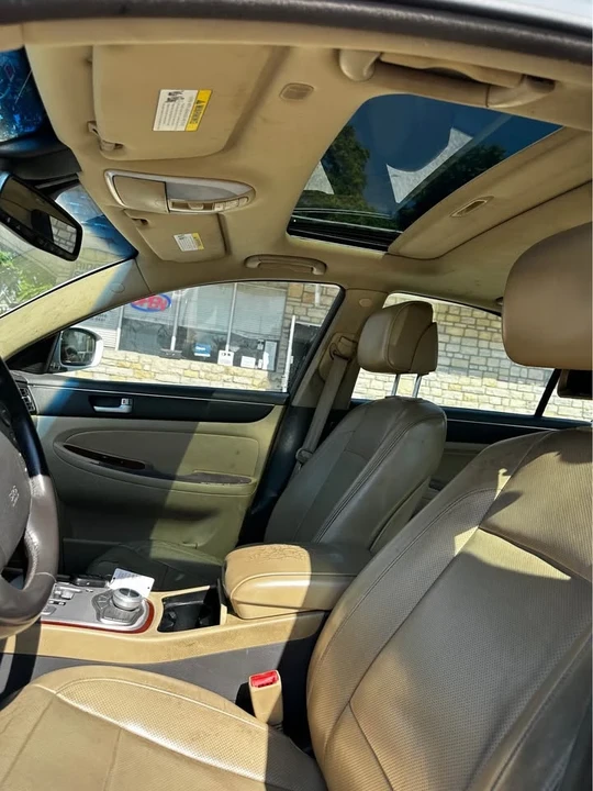 2014 Hyundai Genesis - Image 16 of 17