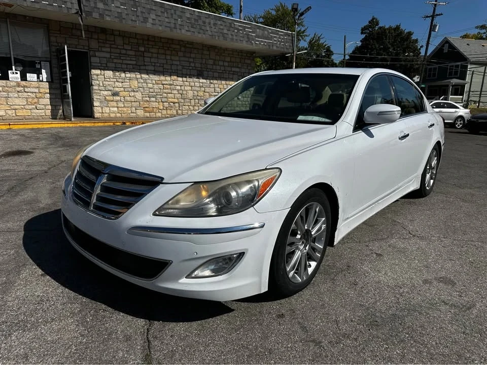 2014 Hyundai Genesis - Image 2 of 17