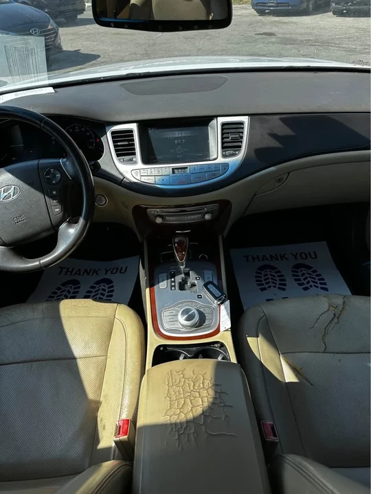 2014 Hyundai Genesis - Image 13 of 17