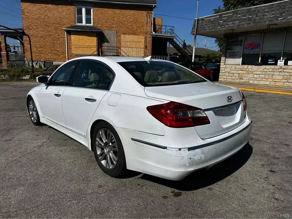 2014 Hyundai Genesis - Image 6 of 17