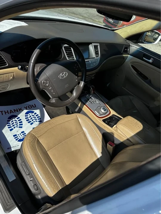 2014 Hyundai Genesis - Image 8 of 17