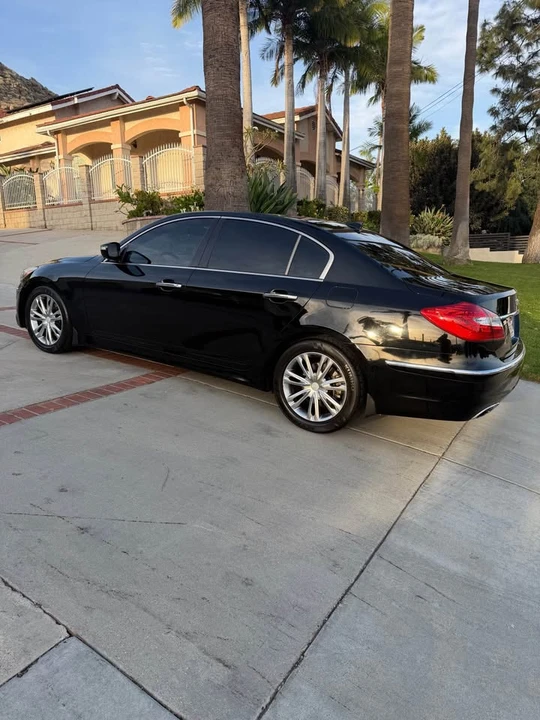 2014 Hyundai Genesis - Image 5 of 15