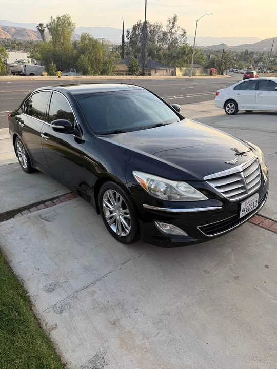 2014 Hyundai Genesis - Image 2 of 15