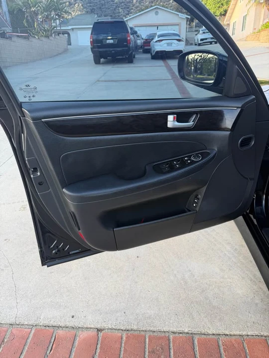 2014 Hyundai Genesis - Image 9 of 15