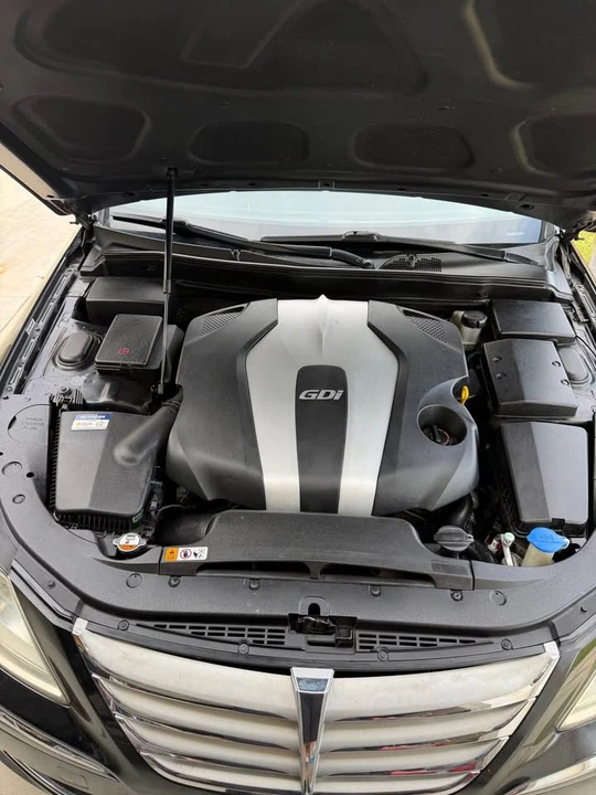 2014 Hyundai Genesis - Image 13 of 15