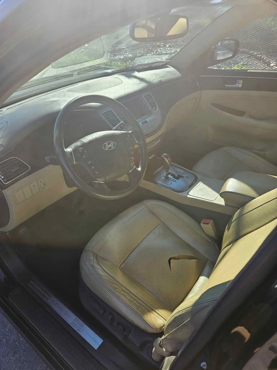2014 Hyundai Genesis - Image 9 of 10