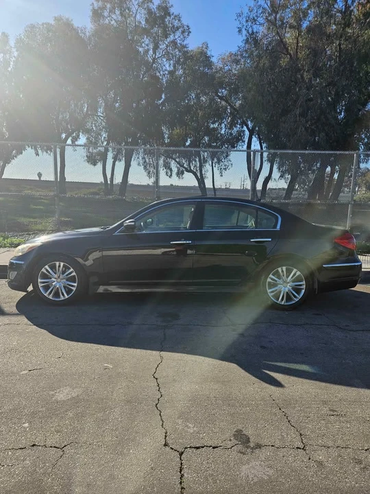2014 Hyundai Genesis - Image 7 of 10