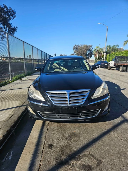 2014 Hyundai Genesis - Image 3 of 10