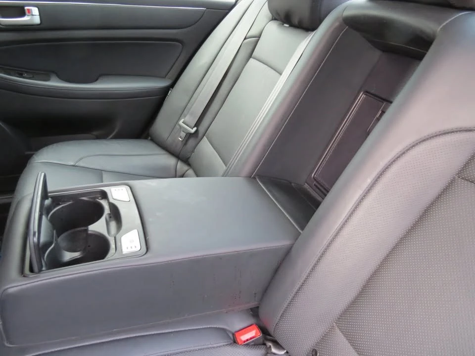 2014 Hyundai Genesis - Image 8 of 17