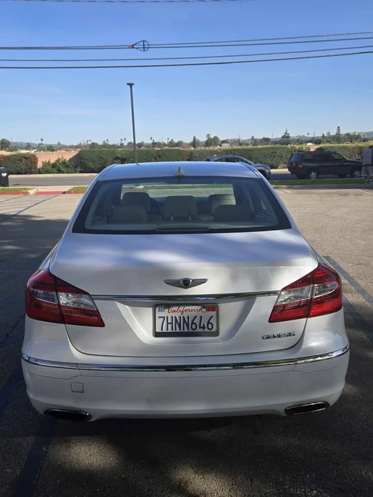 2014 Hyundai Genesis - Image 2 of 7