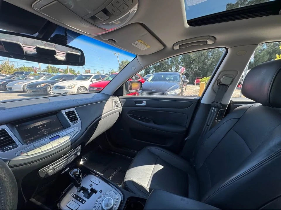 2014 Hyundai Genesis - Image 14 of 18