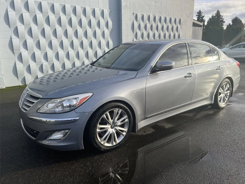 2014 Hyundai Genesis - Image 2 of 17
